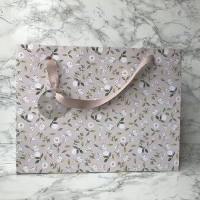 Gavepose, Sommerfugle og hvide blomster, stor