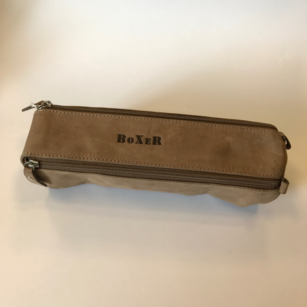 Penalhus Boxer - Lysebrun skind