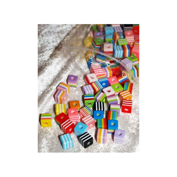 Plastperler firkantet stribede 40g