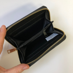 Pung med prikker, sort