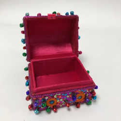 Smykkeske med stof, bjlder og palietter, 9 cm, pink