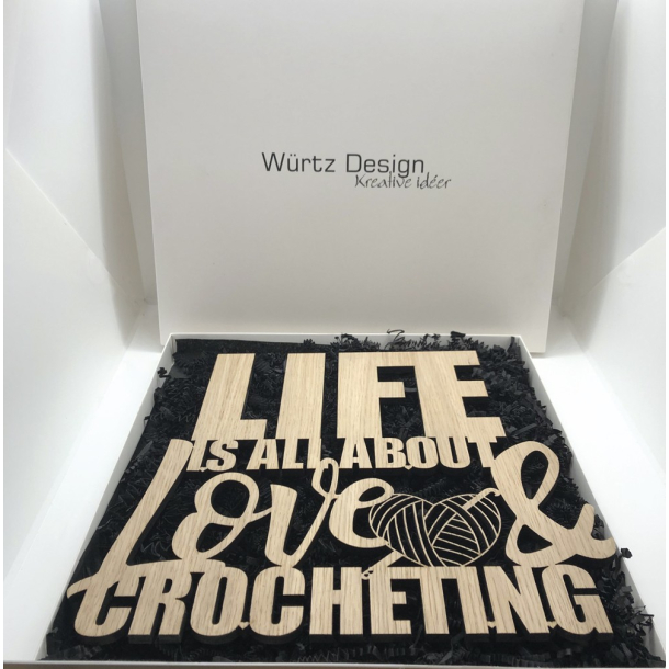 Tr skilt - Life is all about Love and Crocheting, lille