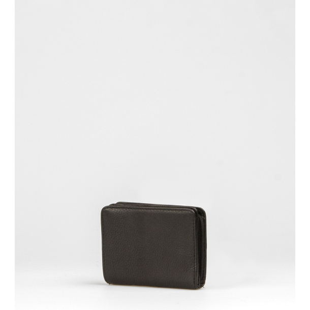 Treats Beate Common, Black