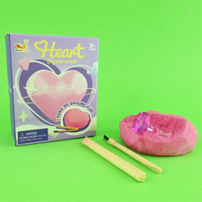 Udgravningsst med hjerter og redskaber